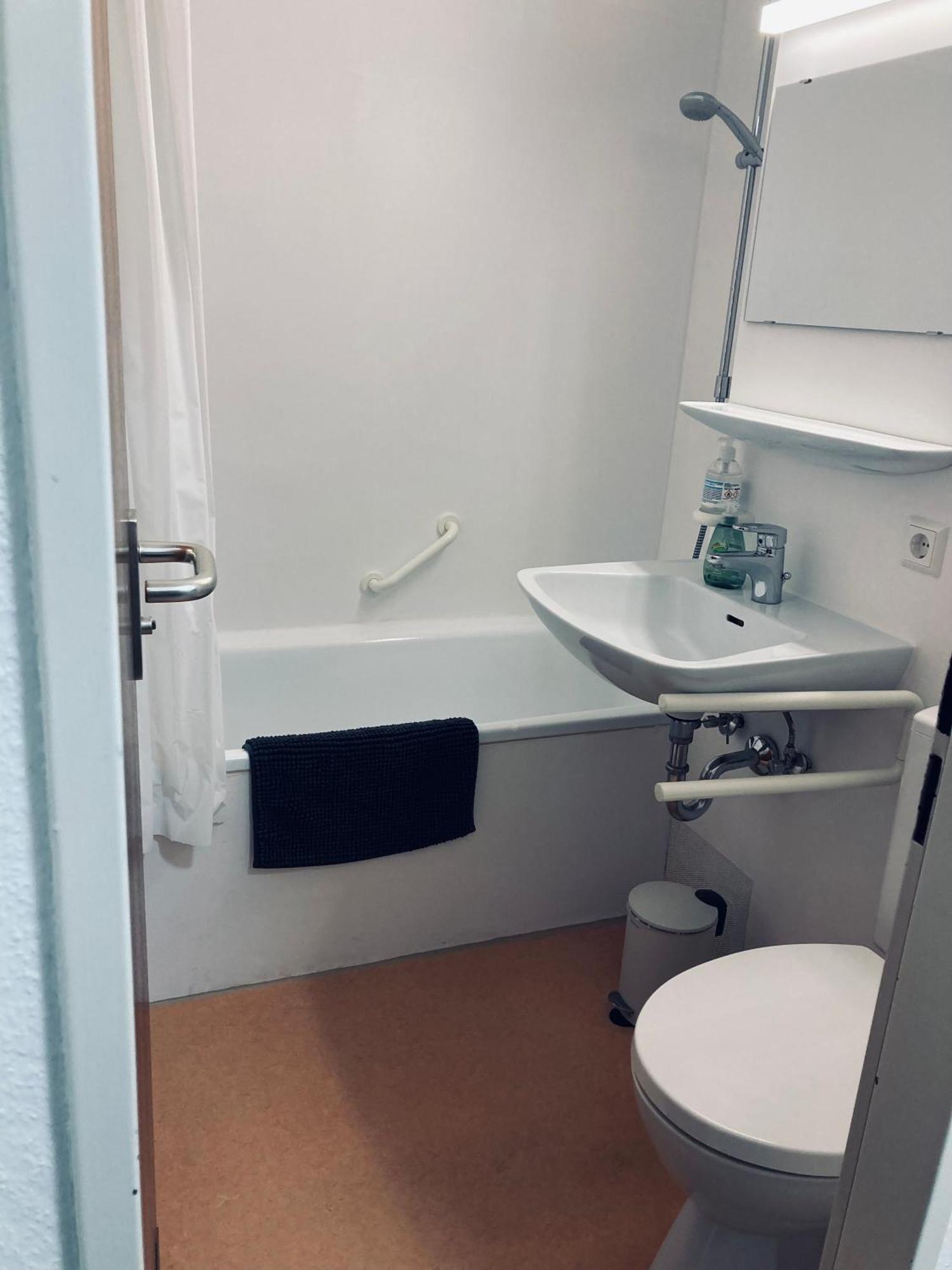 Free Apartment - Ermstal Bad Urach Exteriör bild
